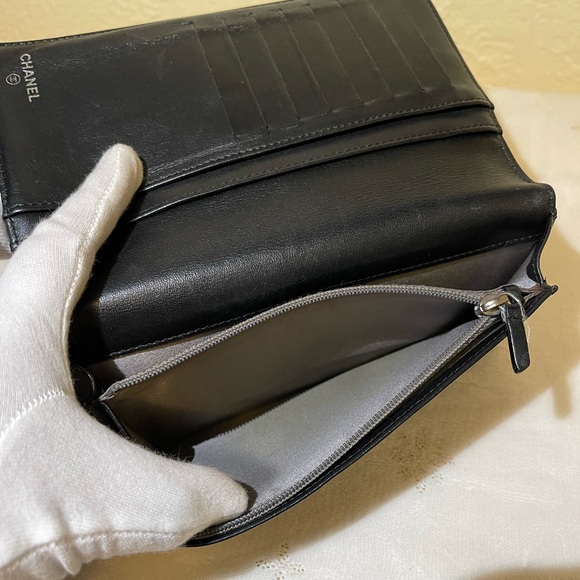 CHANEL make up pallet bifold patent leather wallet - Picture 12 of 16